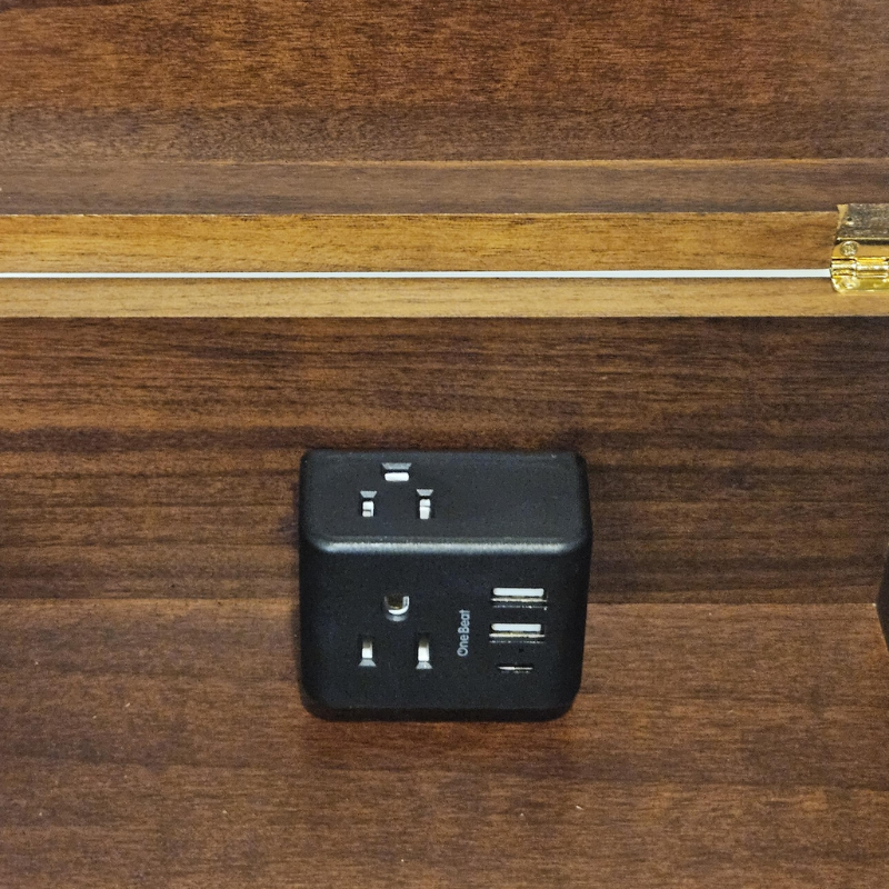 Crestovaub Discreet Charging Station
